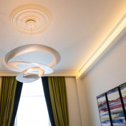 Biała listwa gzymsowa C217 Luxxus Orac Decor lekka i efektowna dekoracja sufitowa