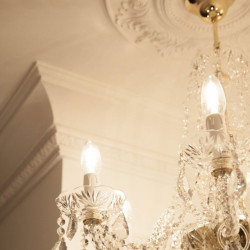 Zdobiona sztukateria C301 Orac Decor Luxxus to wytrzymały element dekoracyjny sufitowy.