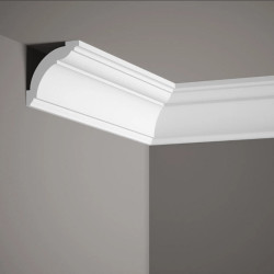 Listwa przysufitowa MD367 Mardom Decor zamontowana na styku ściany i sufitu w eleganckim salonie.