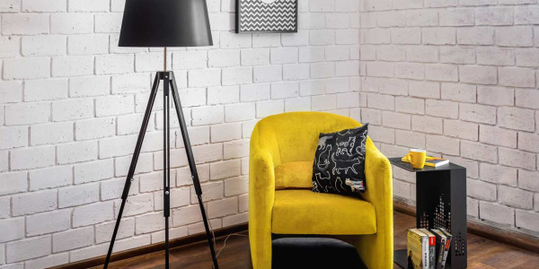 Jak wybrać idealną  lampę stojącą do salonu? jakie parametry są najważniejsze